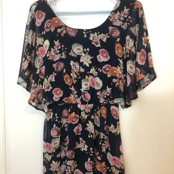 Dresses & Skirts - Navy Floral Flowy Dress
